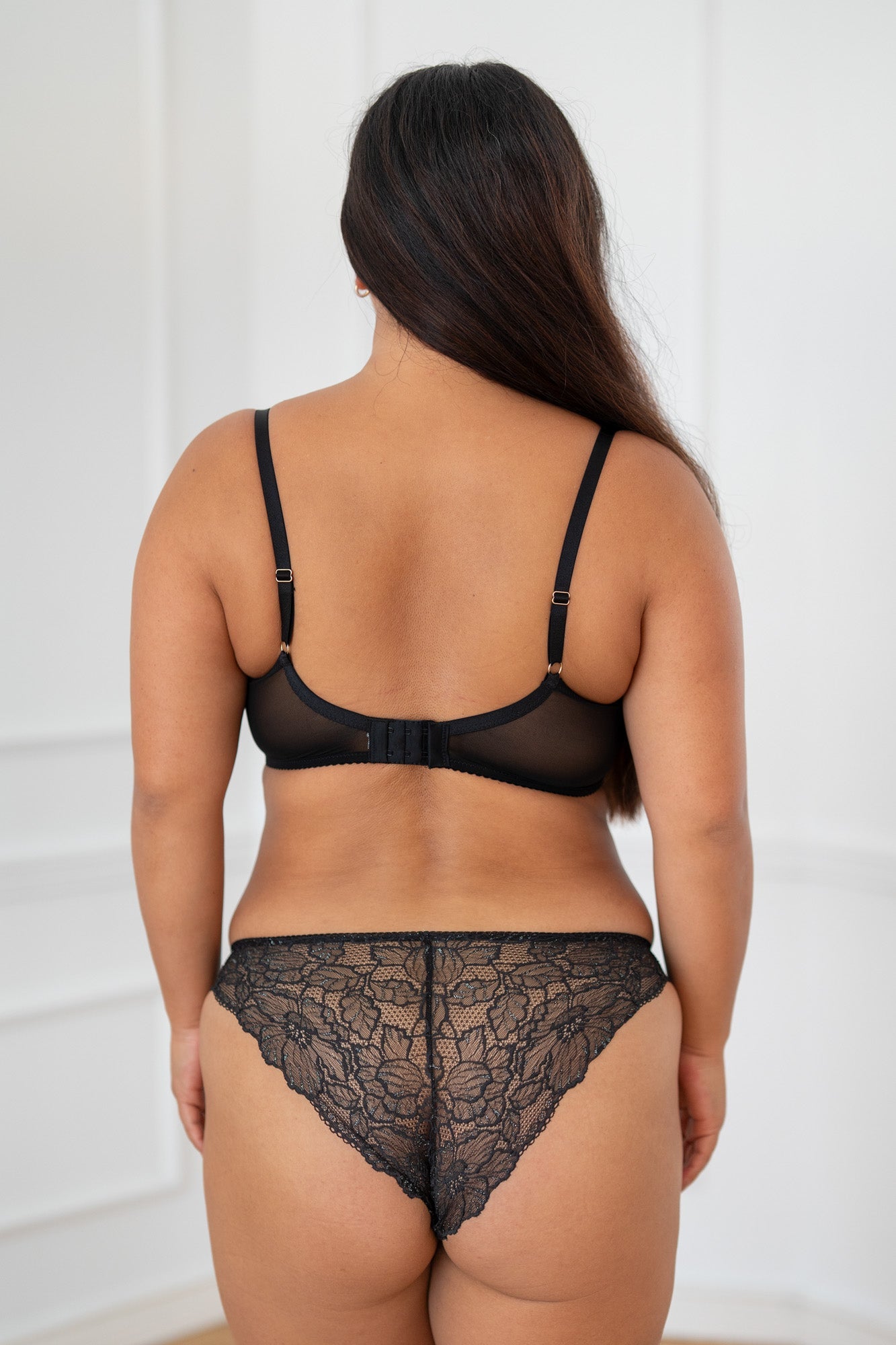 Michelle, 38B / XL