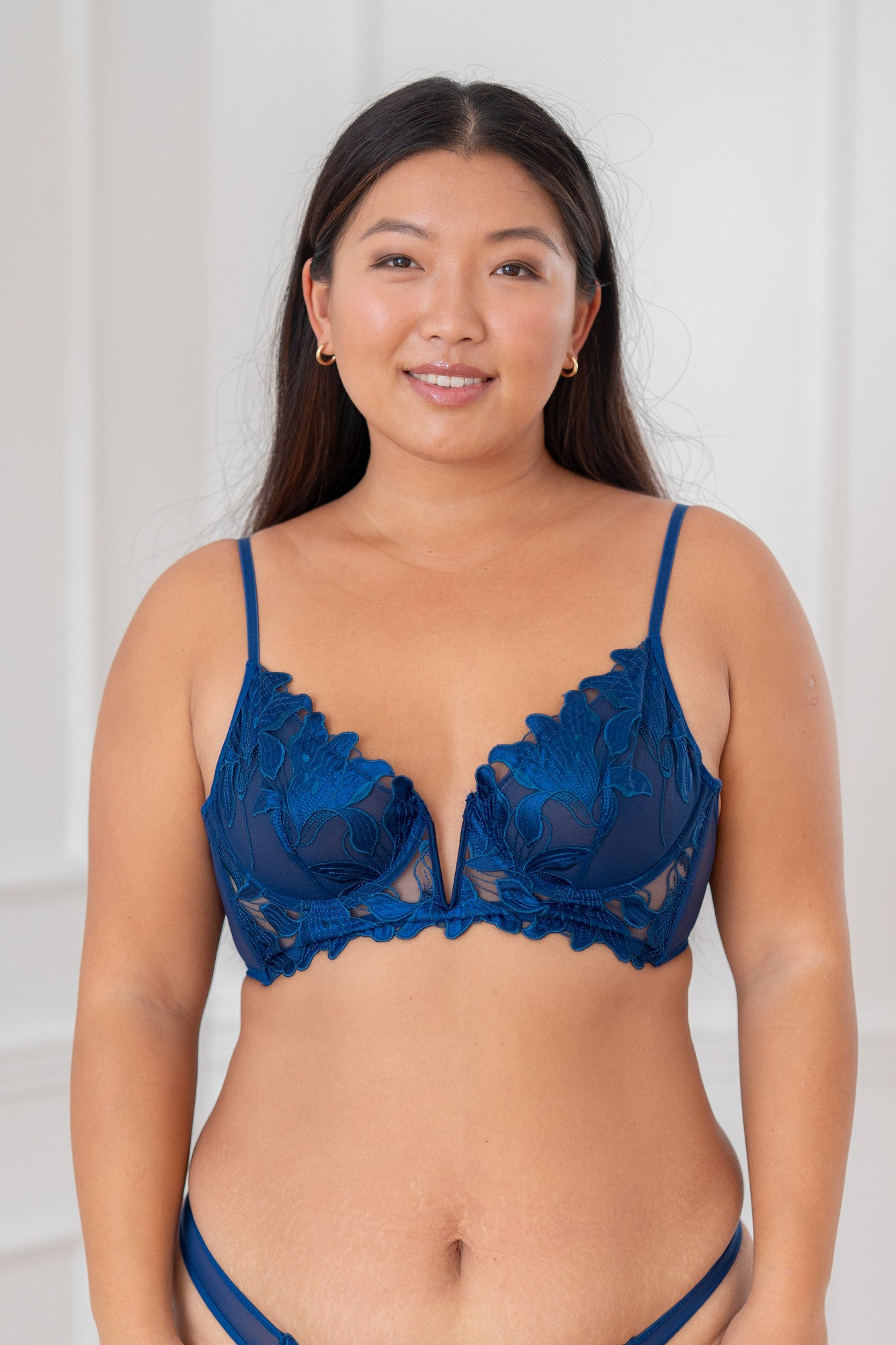 Michelle, 38B / XL